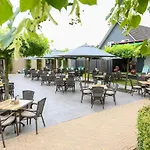 Chalé By Pond In Eindhoven