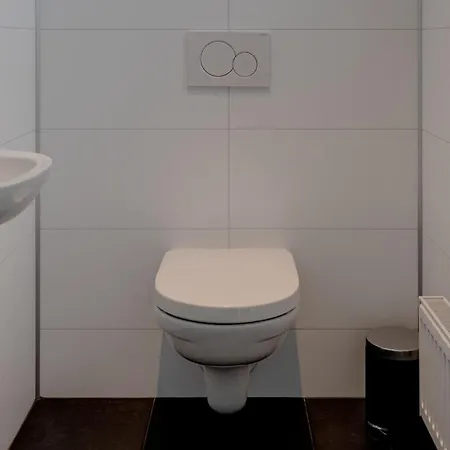 By Pond In Eindhoven Domek alpejski Veldhoven