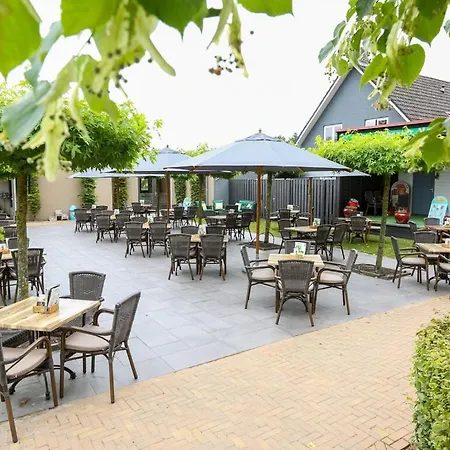 Horská chata By Pond In Eindhoven
