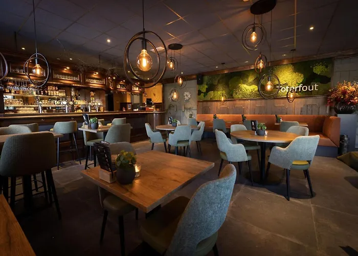 Chalet By Pond In Eindhoven *