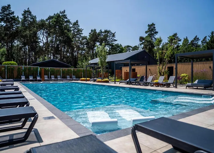 By Pond In Eindhoven Chalet