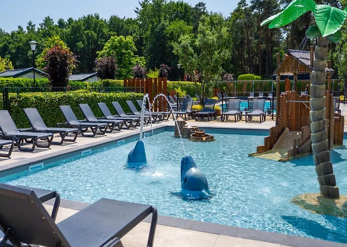 Chalet By Pond In Eindhoven